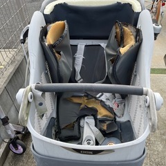 子供２人乗せられる3人乗り自転車の画像