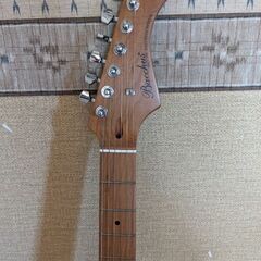 ほぼ新品、エレキギターと付属品の画像