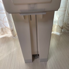 ゴミ箱　白　中くらいの画像