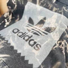 adidas パーカーの画像