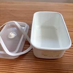 無印良品　詰め替えボトル、ホーロー容器の画像