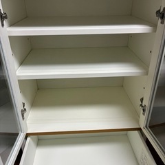 食器棚　幅58cm x 奥行き約42cm（取手部分含む）x 高さ89cmの画像