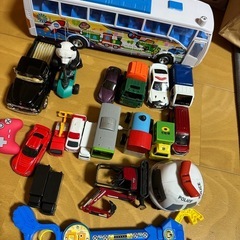 車のおもちゃの画像