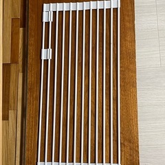 畳めてかけられるシリコーン水切り(48×23cm)の画像