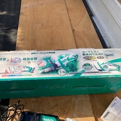 Makita マキタ MUH352DS 350mm充電式生垣バリカン 充電器付の画像