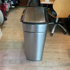 🔥🔥期間限定・特別特価品🔥🔥Simplehuman 自動開閉ゴミ箱 45L ステンレス CW2014 中古収納家具の画像