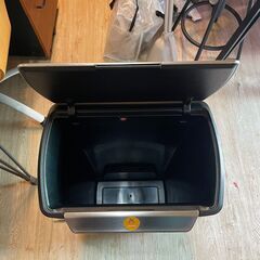 🔥🔥期間限定・特別特価品🔥🔥Simplehuman 自動開閉ゴミ箱 45L ステンレス CW2014 中古収納家具の画像