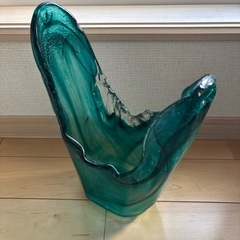 HOYA クリスタル花瓶とアートガラス花瓶の画像