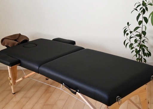 使用一回、ほぼ新品の施術ベッド