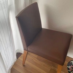 机と椅子の画像