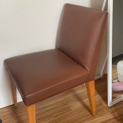 机と椅子の画像