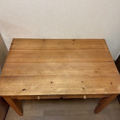 机・木の机・勉強机・ダイニングテーブルの画像