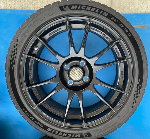 ＯＺレーシング ウルトラレッジェーラPCD100 7J ミシュラン205/45/17４本