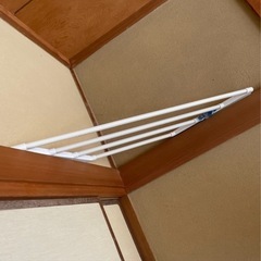 和室用ハンガーポール 見切り取り付け専用　プラ製 中古 フック付きの画像