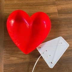 IKEA イケア　SMILA HJÄRTA（スミーラ ヒェルタ）ウォールランプ　ハート【IKEA】ハート型ウォールランプ ❤️ レッド 間接照明 インテリアライト 子供部屋 北欧照明の画像