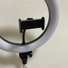 スマホライトスタンド 自撮りライト スマホ 卓上 LED リングライト 3色光 ー 昼白色・昼光色・電球色 ー 明るさ5段階調整 USB給電 高さ47-57cm調節 スマホホルダー スマホ用 卓上の画像