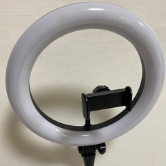 スマホライトスタンド 自撮りライト スマホ 卓上 LED リングライト 3色光 ー 昼白色・昼光色・電球色 ー 明るさ5段階調整 USB給電 高さ47-57cm調節 スマホホルダー スマホ用 卓上の画像