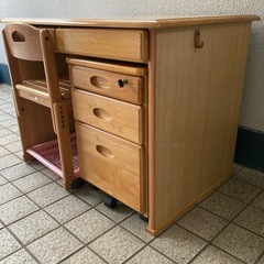 学習机、椅子、キャビネット3セットの画像