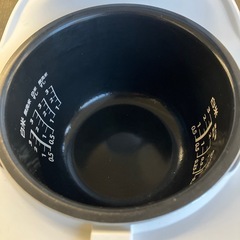 K2509-326 TOSHIBA IH ジャー炊飯器 RC-5XT ホワイト  3合炊き 2023年製 備長炭ダイヤモンド釜 高火力IH 通電確認済み キズ汚れ有りの画像
