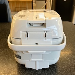 K2509-326 TOSHIBA IH ジャー炊飯器 RC-5XT ホワイト  3合炊き 2023年製 備長炭ダイヤモンド釜 高火力IH 通電確認済み キズ汚れ有りの画像