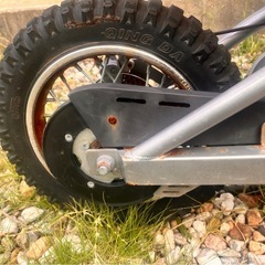 募集終了。カッコいいけど、壊れているバイクの画像