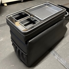 ブラックコンソールボックスの画像