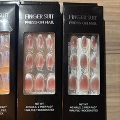 フィンガースーツネイルチップ9点、その他ネイルチップ10点、ネイルリムーバーその他ネイル用品セットの画像