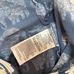 babyGAP　象柄とミッキーデザインのロンパース2枚の画像