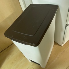 【無料で譲ります】ゴミ箱の画像