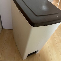 【無料で譲ります】ゴミ箱の画像