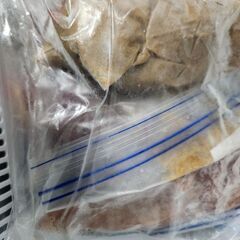 釣りで買ったアミエビとイワシのすり身？の画像