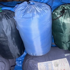 キャンプ寝袋8個　ワンタッチテント1個まとめての画像