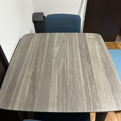 テーブル2人掛けの画像