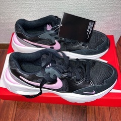 新品　ウィメンズ　ナイキ　エアマックスフュージョン25cmの画像