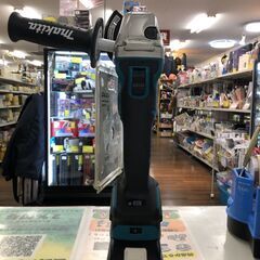 【ジャングルジャングルサカイ石津店】マキタ makita 充電式ディスクグラインダ GA412D 18V 100mm 堺市 西区 堺区 石津の画像