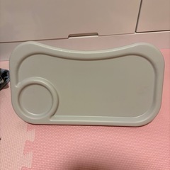 ベビーチェアーに取り付ける机の画像