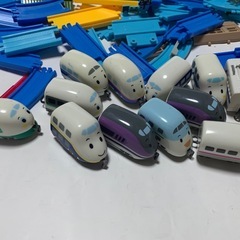 カプセルプラレール　サンリオ　しんかんせんくん大量の画像