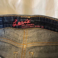 リーバイス　レディースジーンズ　ぴったりスタイル　Sサイズの画像