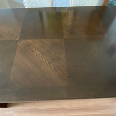 カリモクのダイニングテーブルとチェアの画像