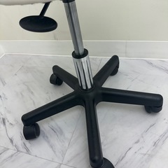 【港区赤坂手渡し】エステスツール2個セット　ORキャスター付き 丸椅子 高さ調節 チェアの画像