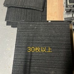 DIY　タイルカーペット　美品50枚以上　1枚あたり100円の画像
