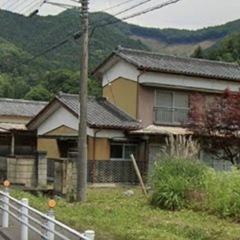 広い倉庫と自然豊かな古民家