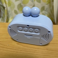 目がかわいい置き時計の画像