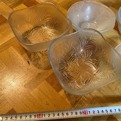 ガラス容器　ガラス食器　四角い皿　丸い皿　サラダボウルの画像