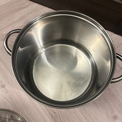 大きい鍋の画像