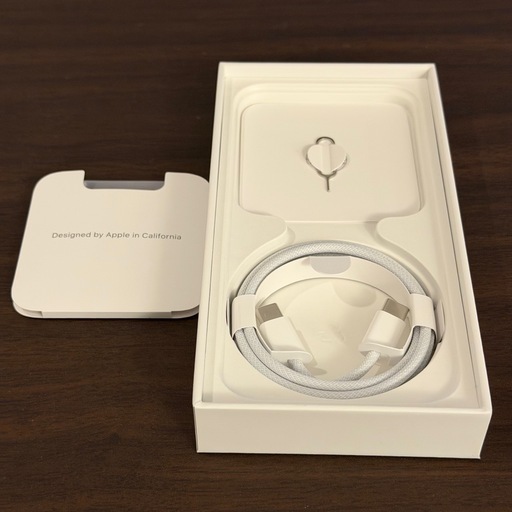 iPhone 15 Pro 256GB ブラック
チタニウム