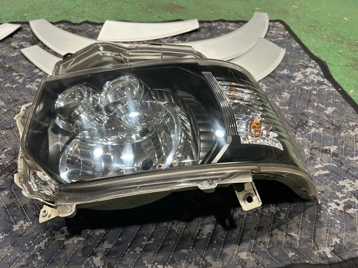 ハイエース　ヘッドライト