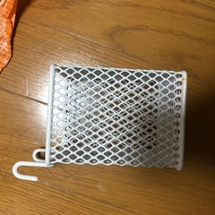 100均収納　どれでも1個20円の画像
