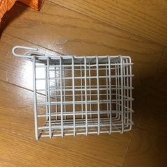 100均収納　どれでも1個20円の画像