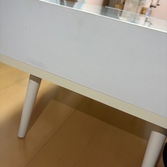 ガラステーブルの画像